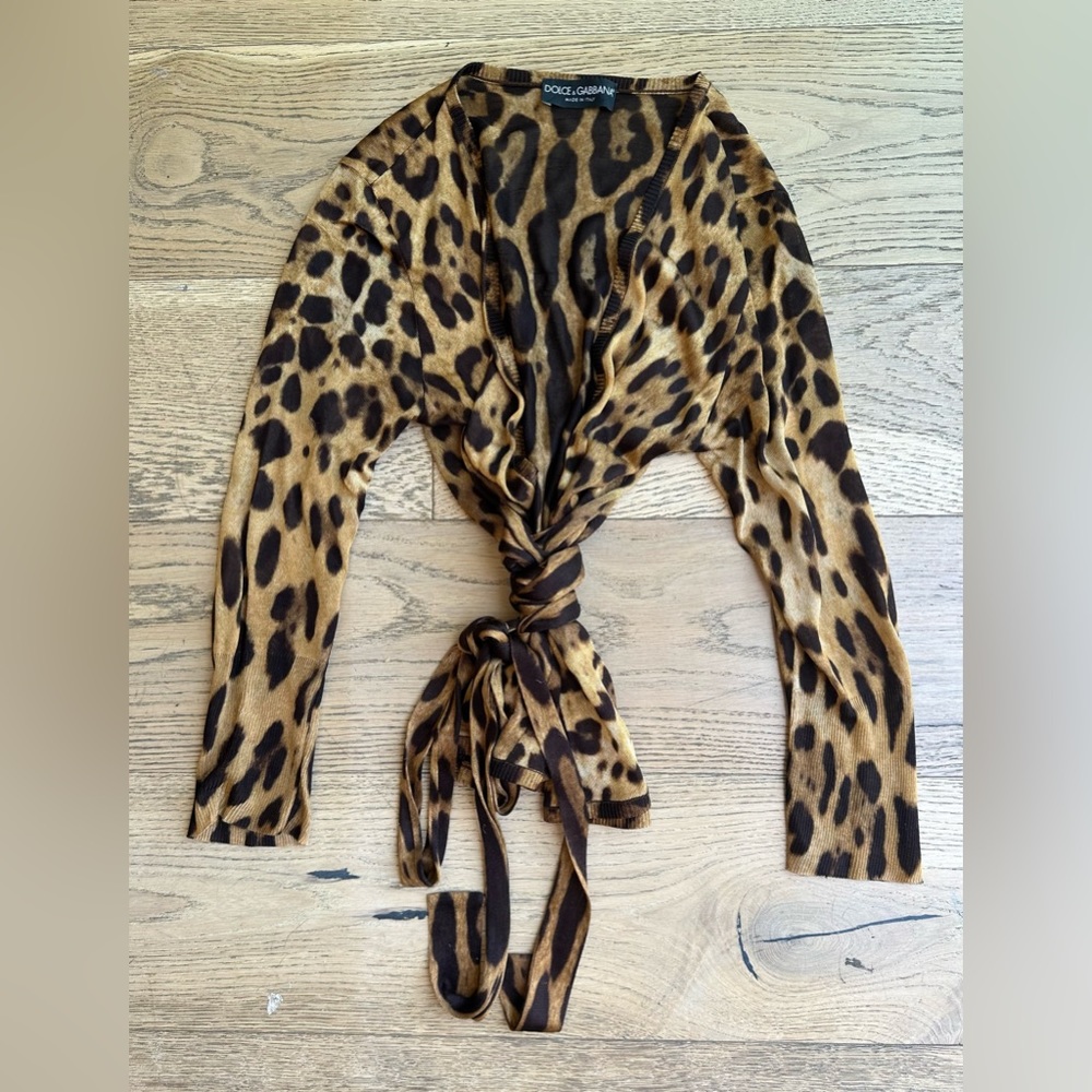 Never worn Dolce and Gabbana animal print silk wrap sweater. Light weight. S - Picture 2 of 8